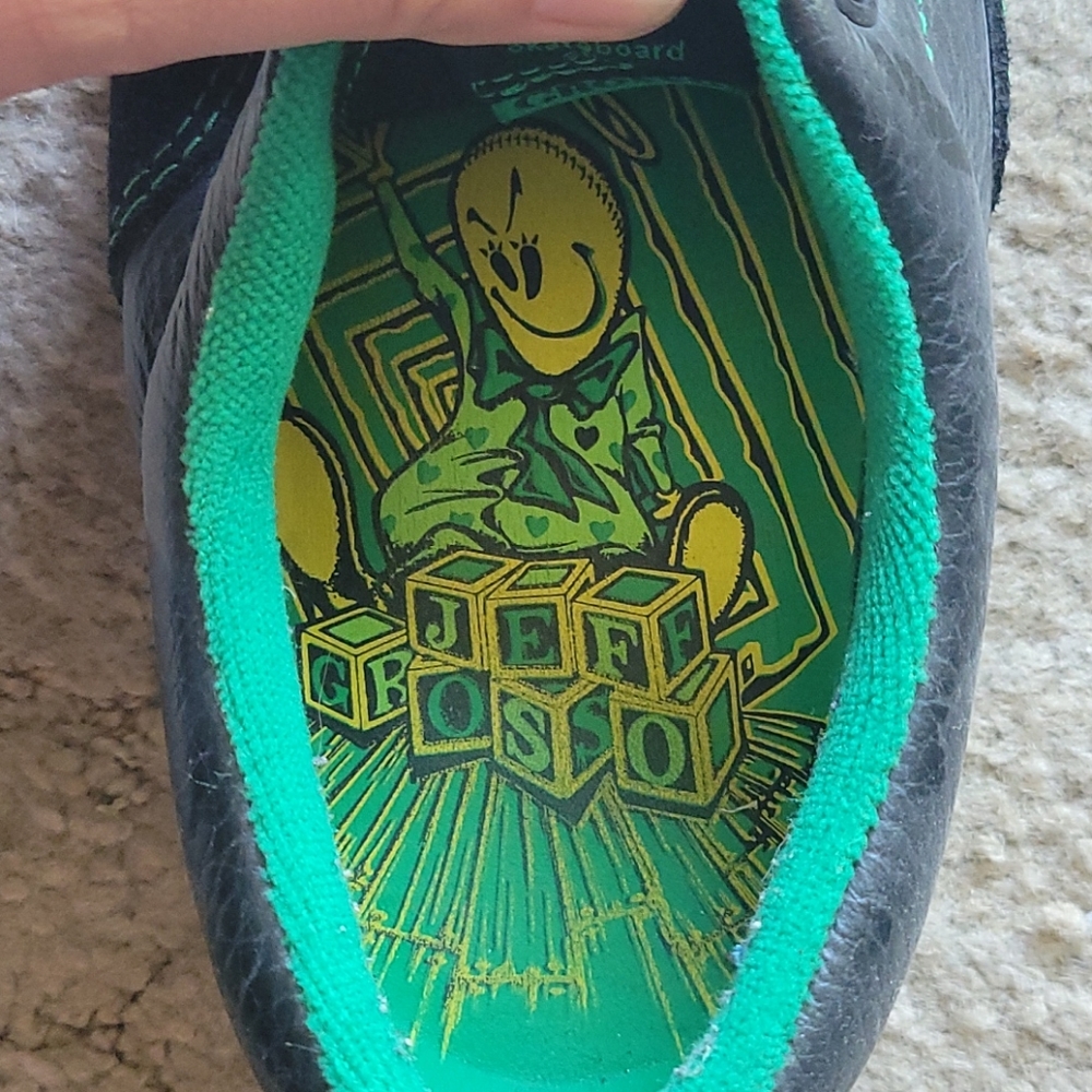 Vans - Picture 2 of 4